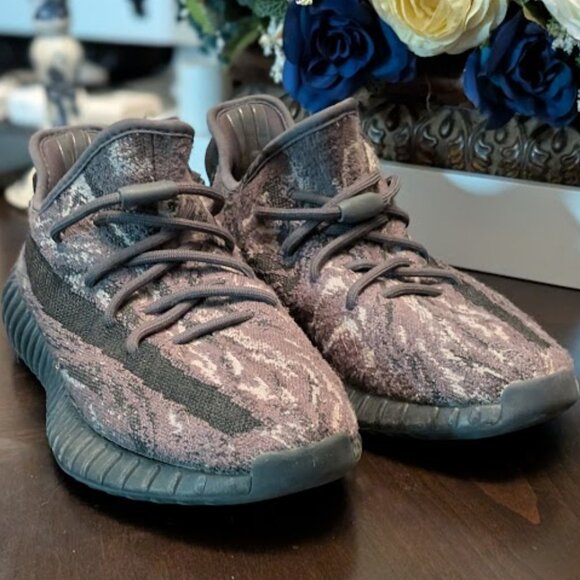 B31 ADIDAS Yeezy Boost 350 V2 - Picture 5 of 10